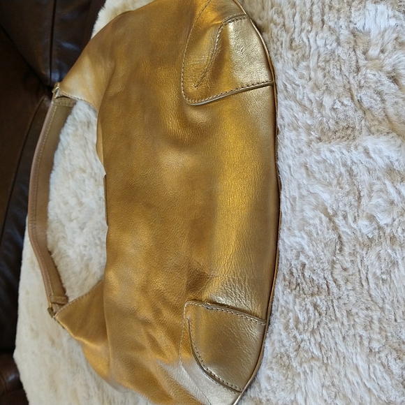 VGUC.  Rare Vintage Michael kors Aria Metallic gold Leather Hobo bag. - Picture 4 of 11